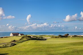 The Beachfront Praia D'el Rey Golf & Beach Resort