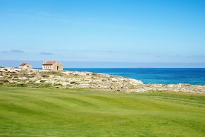 The Beachfront Praia D'el Rey Golf & Beach Resort