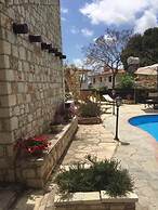 De Michanna Properties