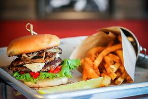 Holiday Inn & Suites Denver Tech Center-Centennial by IHG