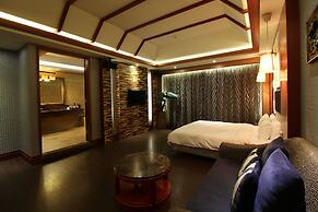 Seasons Boutique Motel