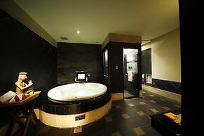 Seasons Boutique Motel