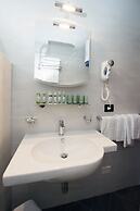 Suites Marilia Apartments