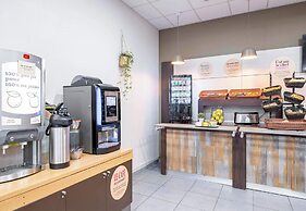 B&B HOTEL Maubeuge Louvroil