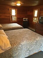 Whistling Swan Motel