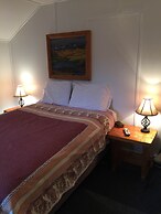 Whistling Swan Motel