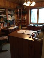 Whistling Swan Motel