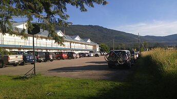 Monashee Motel