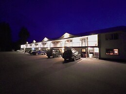 Monashee Motel