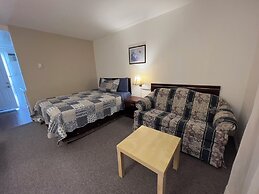 Monashee Motel