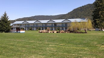 Monashee Motel