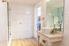 Oceanside Hotel and Suites