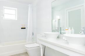 Oceanside Hotel and Suites