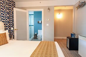 Oceanside Hotel and Suites