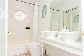 Oceanside Hotel and Suites