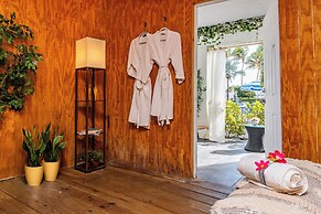 Oceanside Hotel and Suites