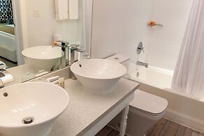 Oceanside Hotel and Suites