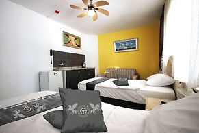 Gold Twins Boutique Hotel