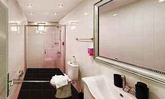 Gold Twins Boutique Hotel