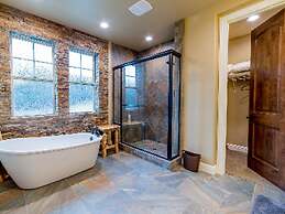 Inn the Woods Suites