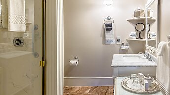 McCall House Boutique Inn