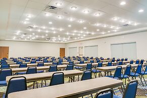 Holiday Inn Express & Suites Russellville by IHG