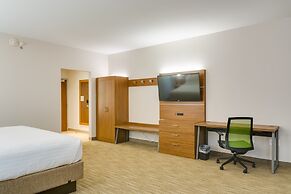 Holiday Inn Express & Suites Russellville by IHG