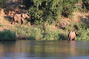 Baluleni Safari Lodge