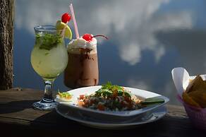 Lamanai Landings Hotel and Marina