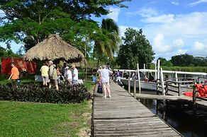 Lamanai Landings Hotel and Marina