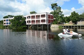 Lamanai Landings Hotel and Marina