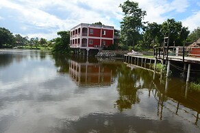 Lamanai Landings Hotel and Marina