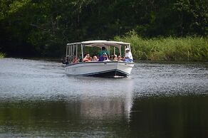 Lamanai Landings Hotel and Marina