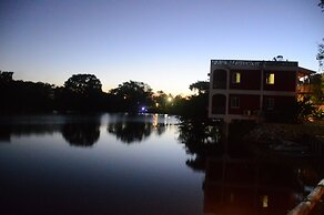 Lamanai Landings Hotel and Marina