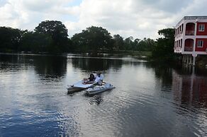 Lamanai Landings Hotel and Marina