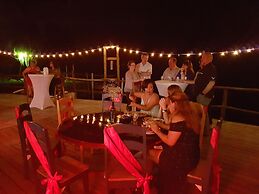 Lamanai Landings Hotel and Marina