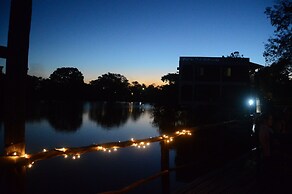 Lamanai Landings Hotel and Marina