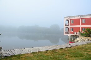 Lamanai Landings Hotel and Marina