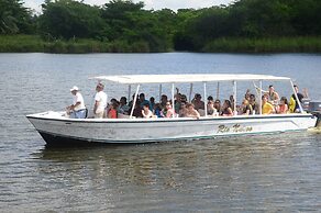 Lamanai Landings Hotel and Marina