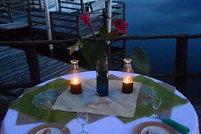 Lamanai Landings Hotel and Marina