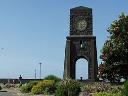 Cave Rock Guest House