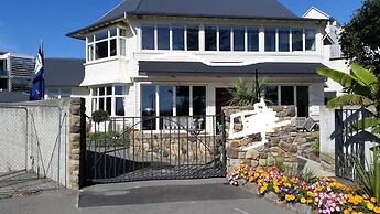 Cave Rock Guest House