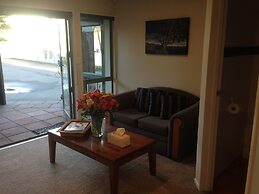 Cave Rock Guest House