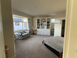 Cave Rock Guest House