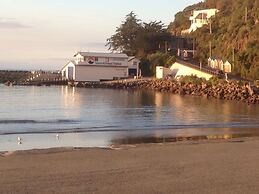 Cave Rock Guest House