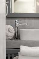 Blue Dolphins Apartments & Suites