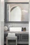 Blue Dolphins Apartments & Suites