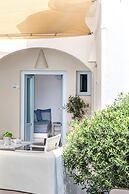 Blue Dolphins Apartments & Suites