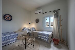 Blue Dolphins Apartments & Suites