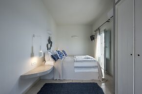 Blue Dolphins Apartments & Suites